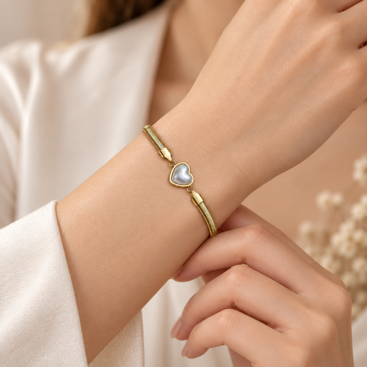 Mother of Pearl Heart Gold Herringbone Snake Bracelet (MES100105)